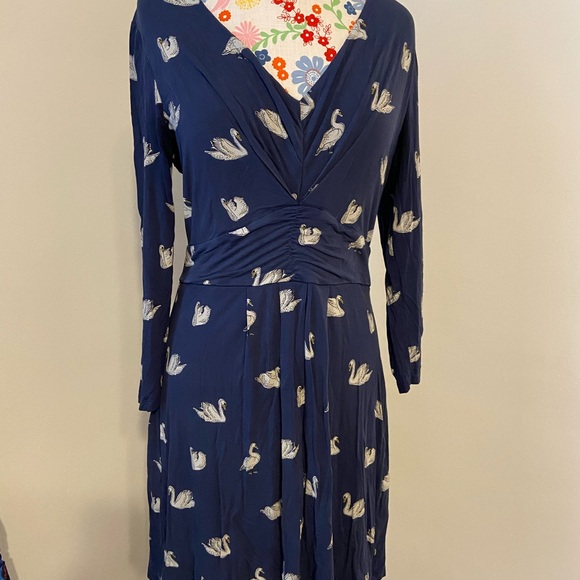 Boden Dresses & Skirts - Boden Navy Swan Pattern Long Sleeve Dress